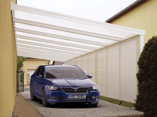 Vliv větru a sněhové zátěže: Jak si stojí hliníkové stání?